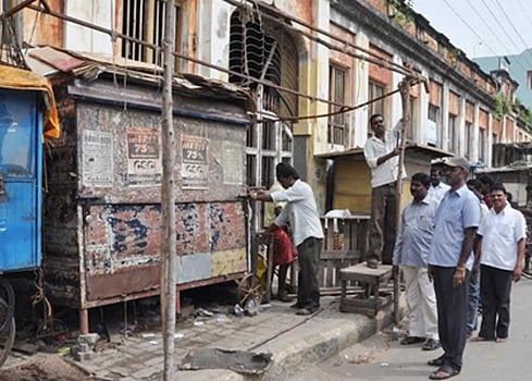 ஆருத்ரா தரிசனத்தை முன்னிட்டு தேரோடும் வீதிகளில் ஆக்கிரமிப்பு அகற்றம்